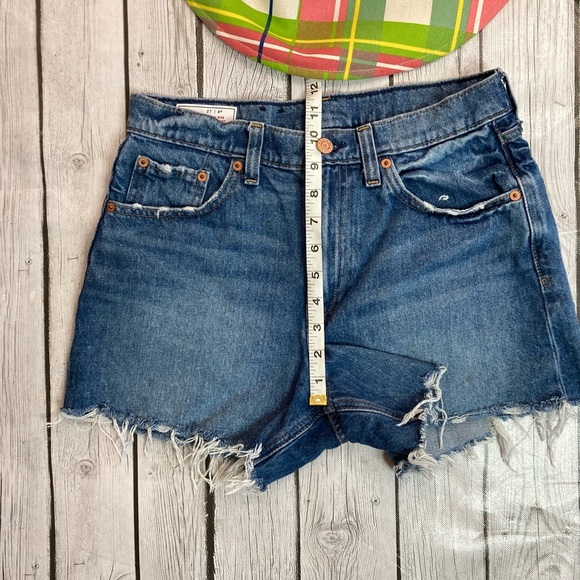 Gap 4" High Rise Distressed Stride Short - Picture 4 of 6